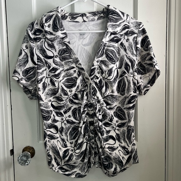 Anthropologie Tops - Maeve by Anthropologie Black and White Floral Ruched Button Down Blouse Size XL